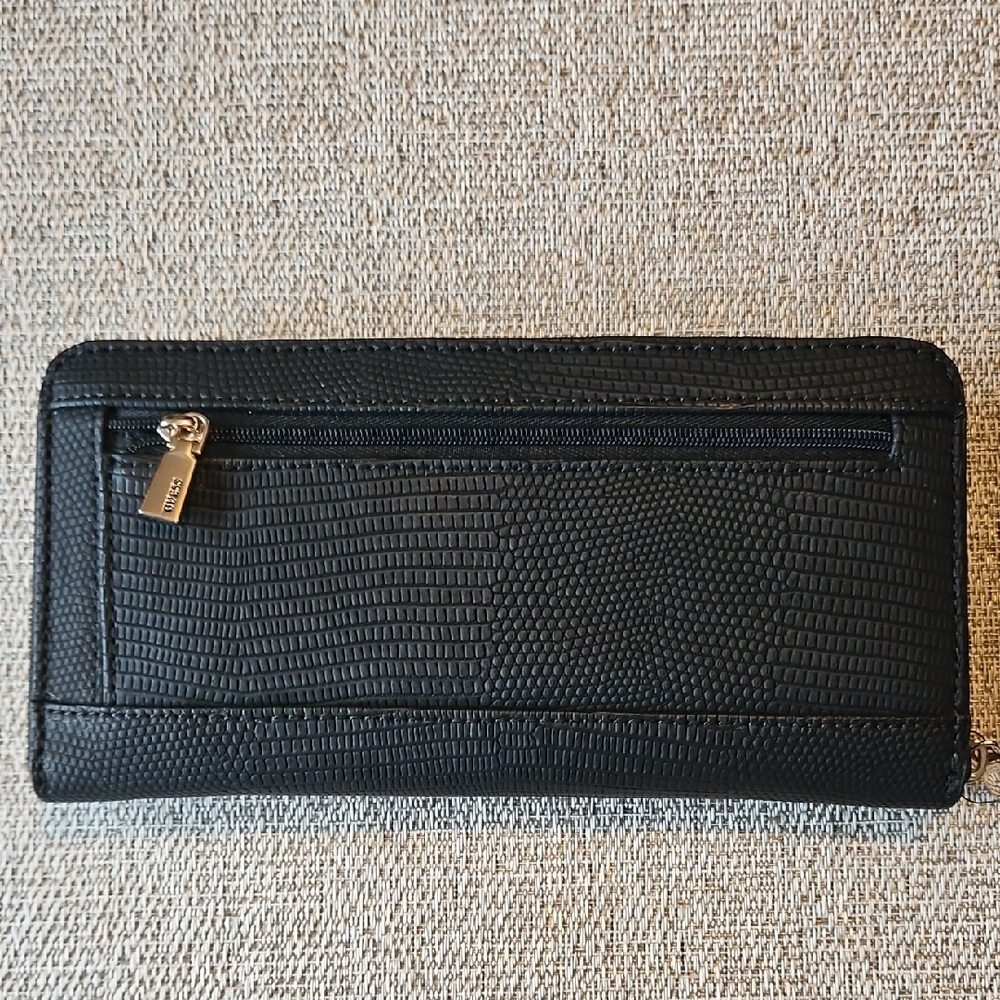 NWT Guess Black Embossed Zip Wallet - Picture 2 of 4
